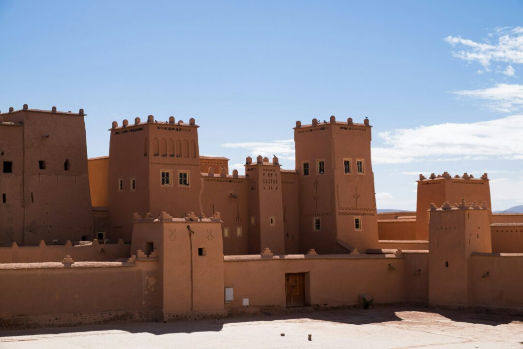 Tour de 3 Días desde Ouarzazate a Merzouga y Marrakech: Desierto y Atlas